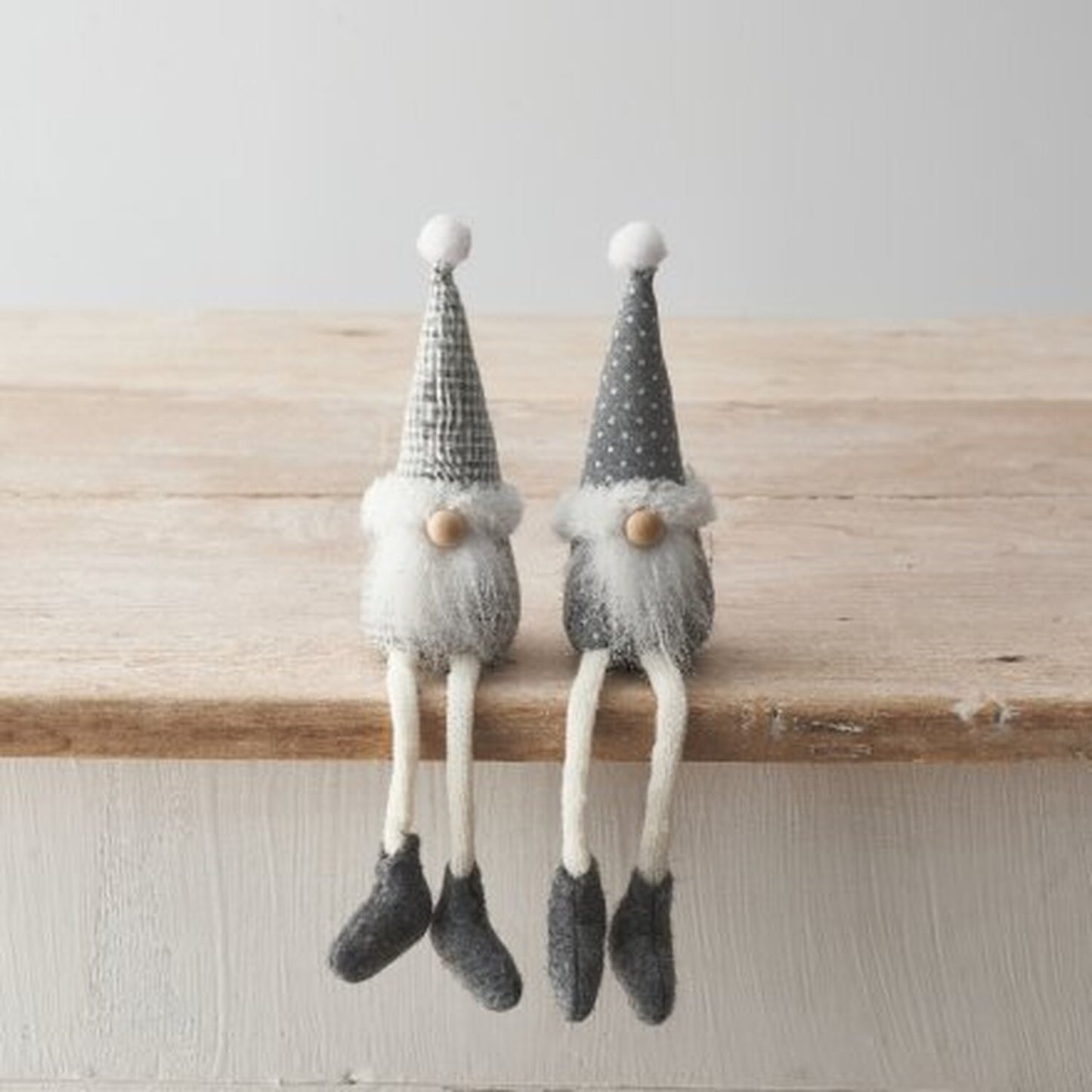 Set of 2 Sitting Grey Gonks